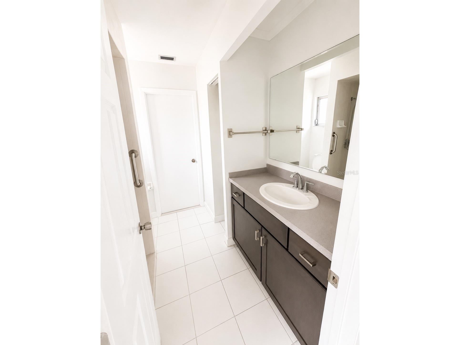 2428 Linwood Drive Sarasota FL 34232 A4699204 image11