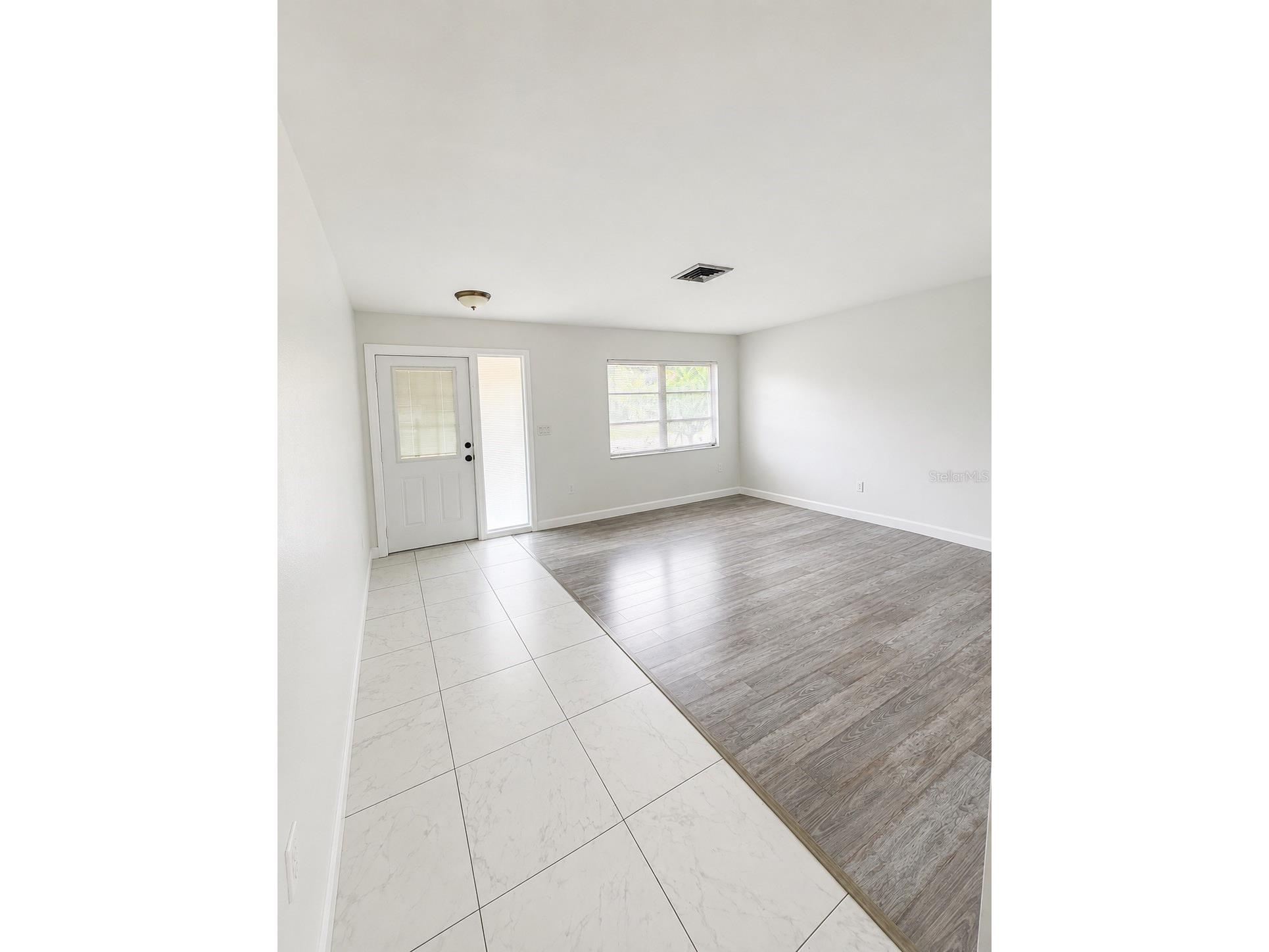 2428 Linwood Drive Sarasota FL 34232 A4699204 image3