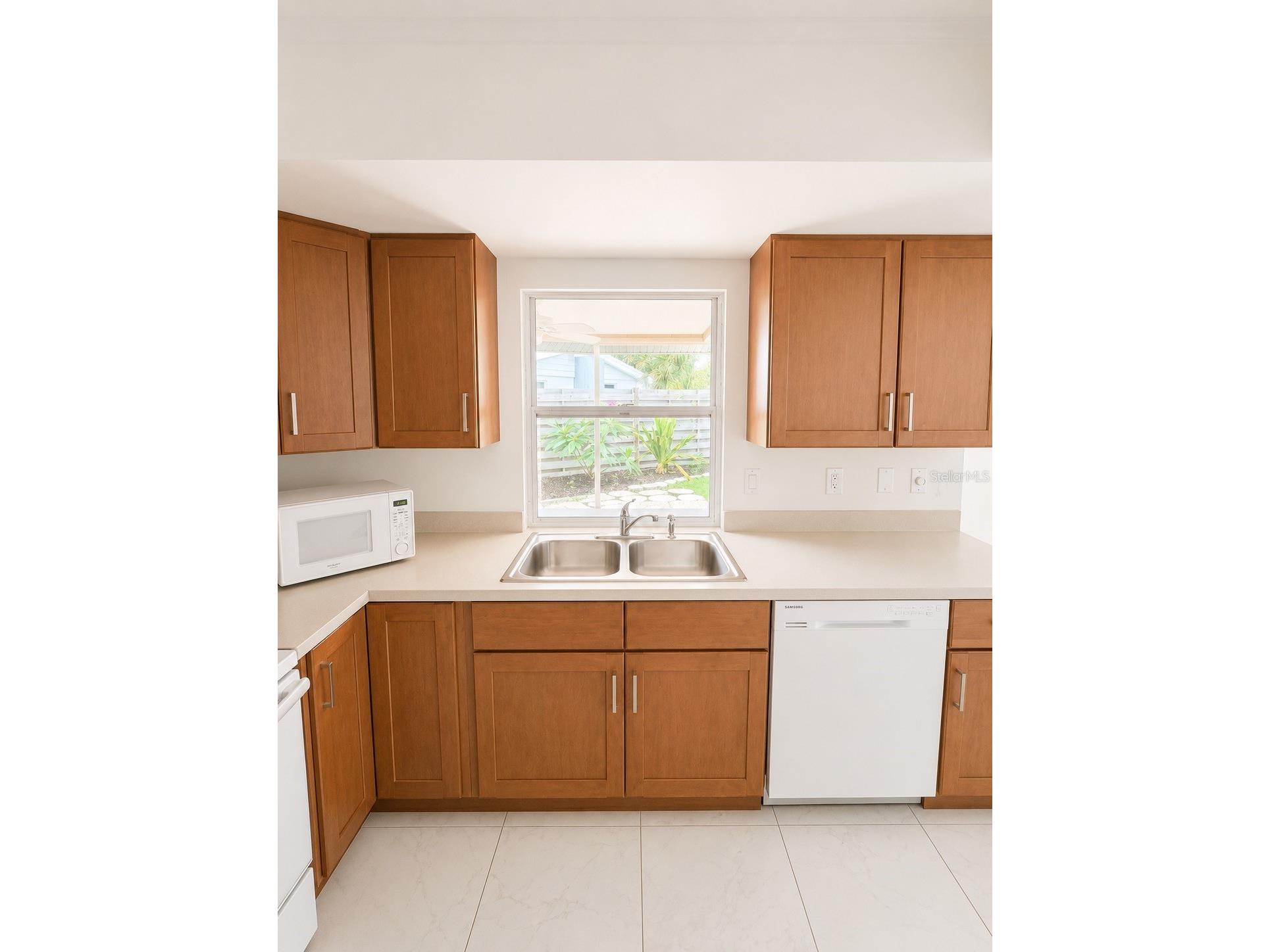 2428 Linwood Drive Sarasota FL 34232 A4699204 image8