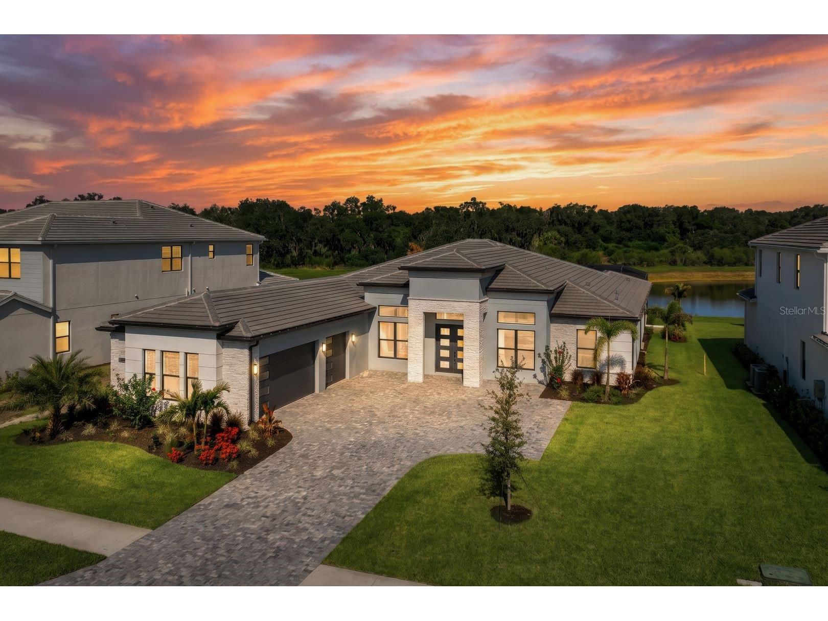 2428 Waterfront Circle Sarasota FL 34240 A4699079 image1