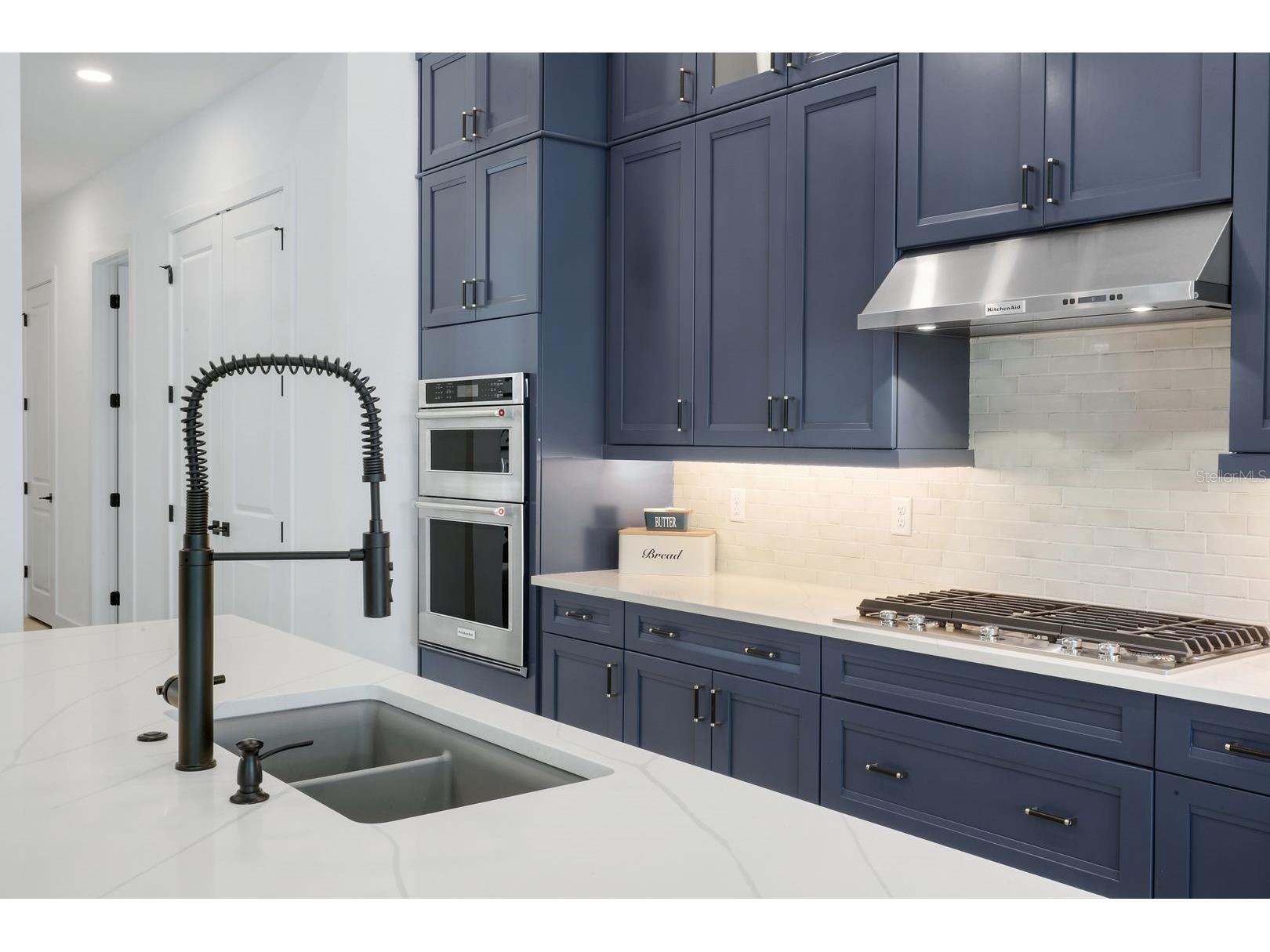 2428 Waterfront Circle Sarasota FL 34240 A4699079 image18