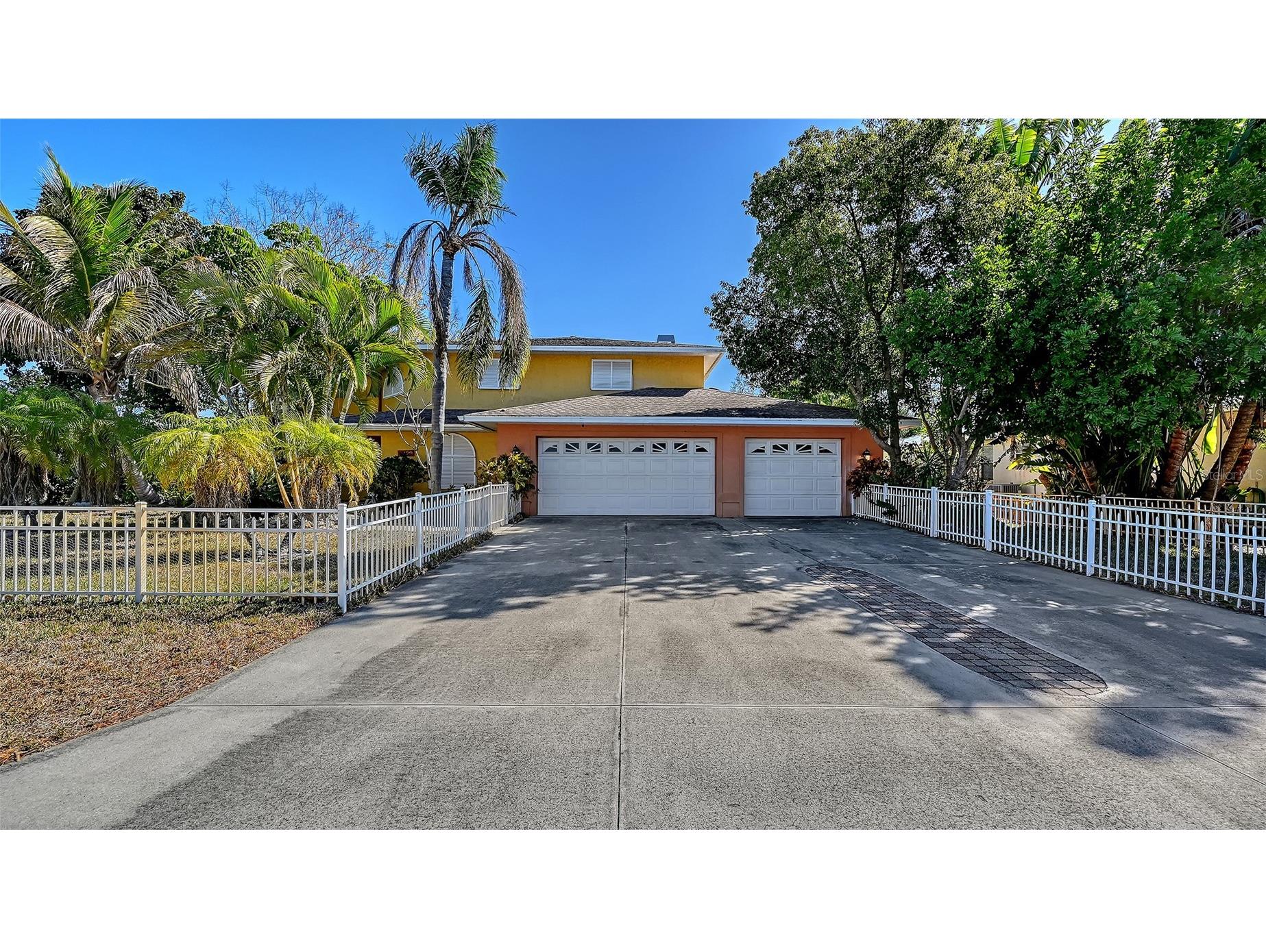 2429 Whippoorwill Circle Sarasota FL 34231 A4675587 image1