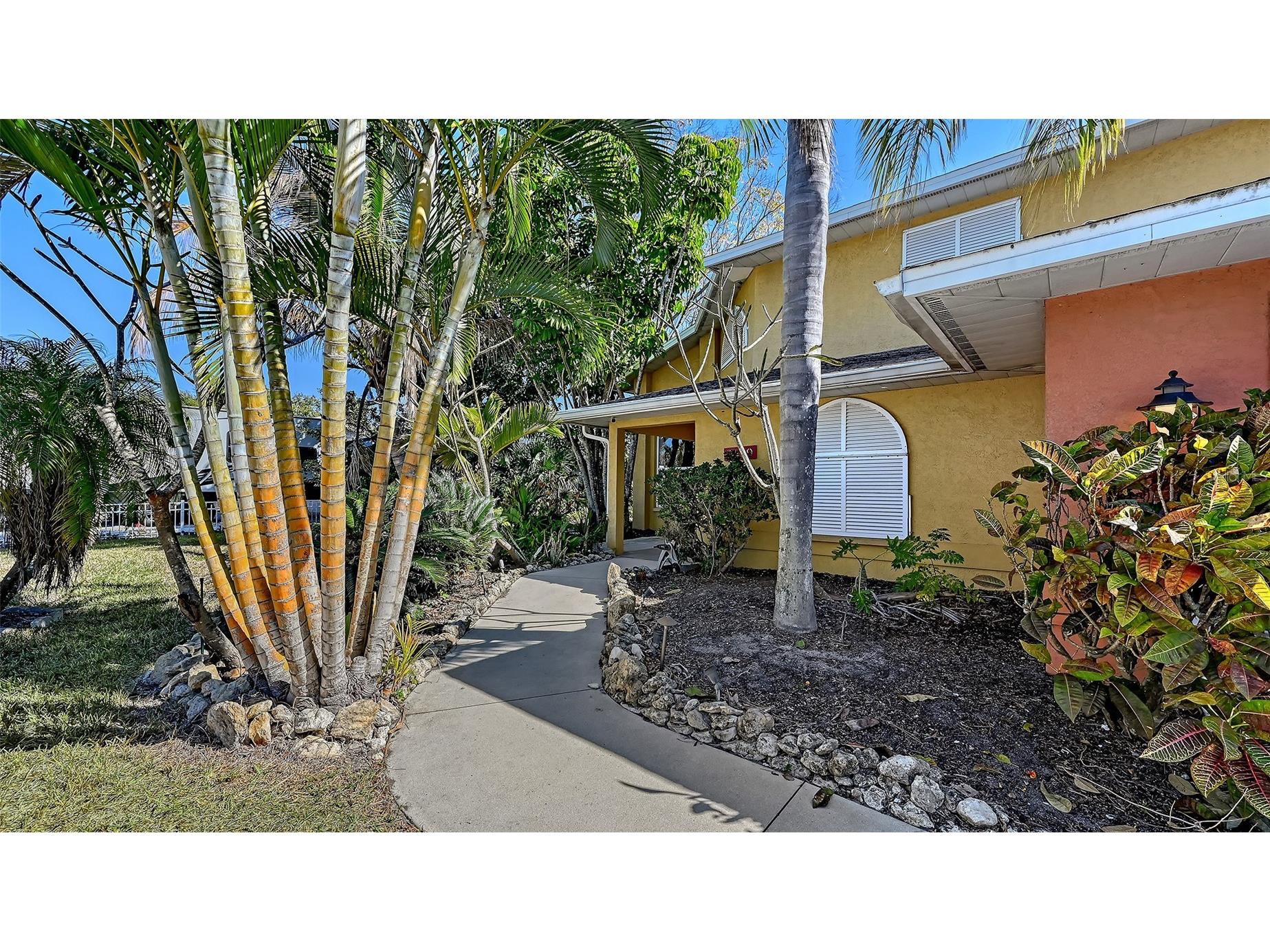 2429 Whippoorwill Circle Sarasota FL 34231 A4675587 image2