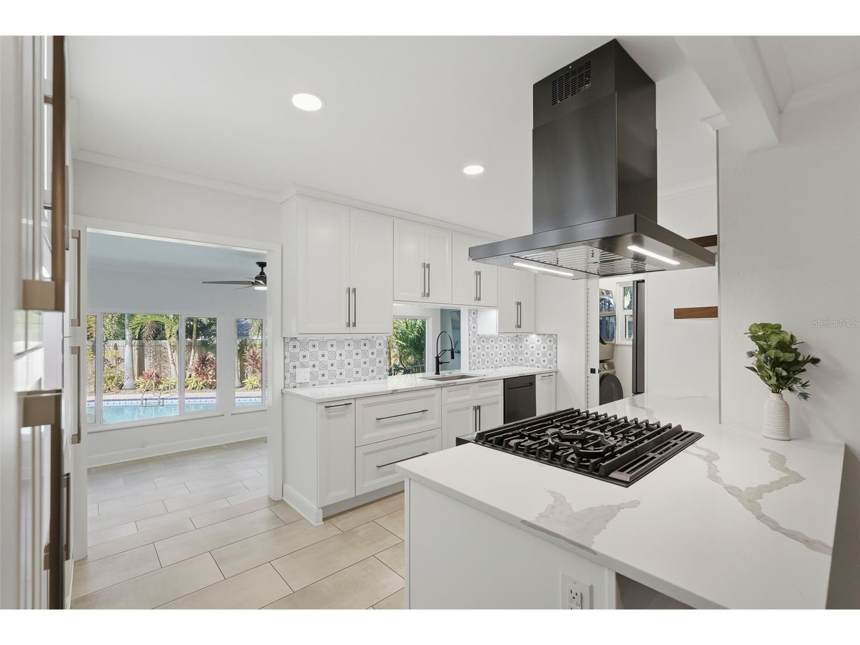 2430 14th Street N Saint Petersburg FL 33704 TB8473563 image13