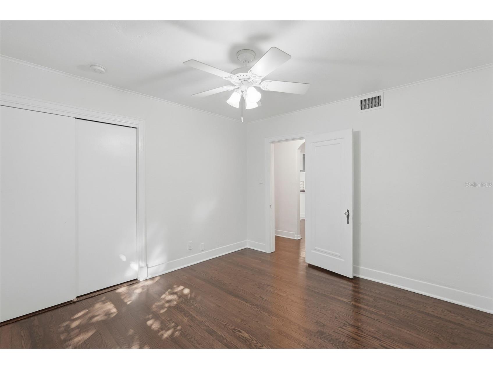 2430 14th Street N Saint Petersburg FL 33704 TB8473563 image20