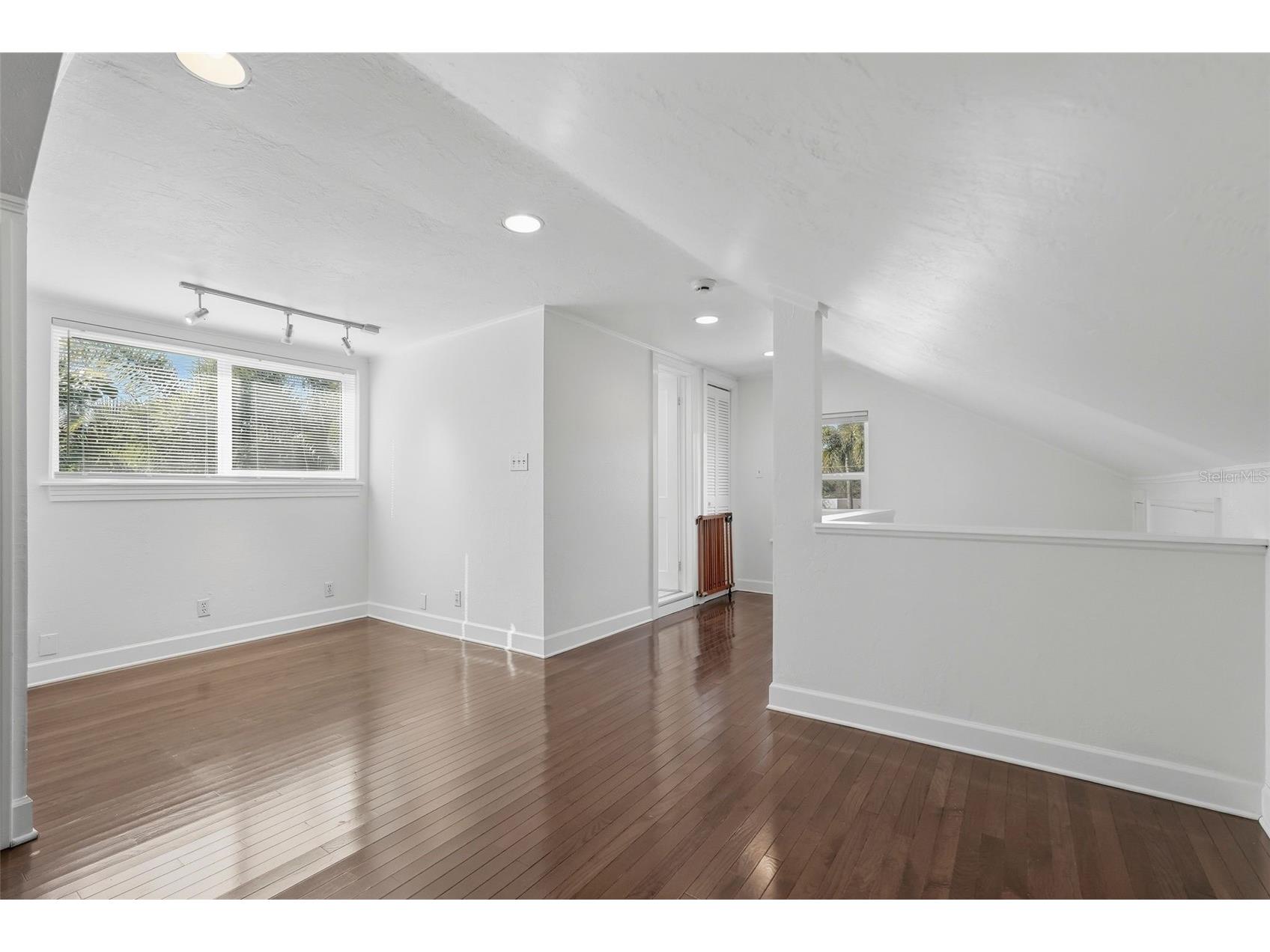 2430 14th Street N Saint Petersburg FL 33704 TB8473563 image27