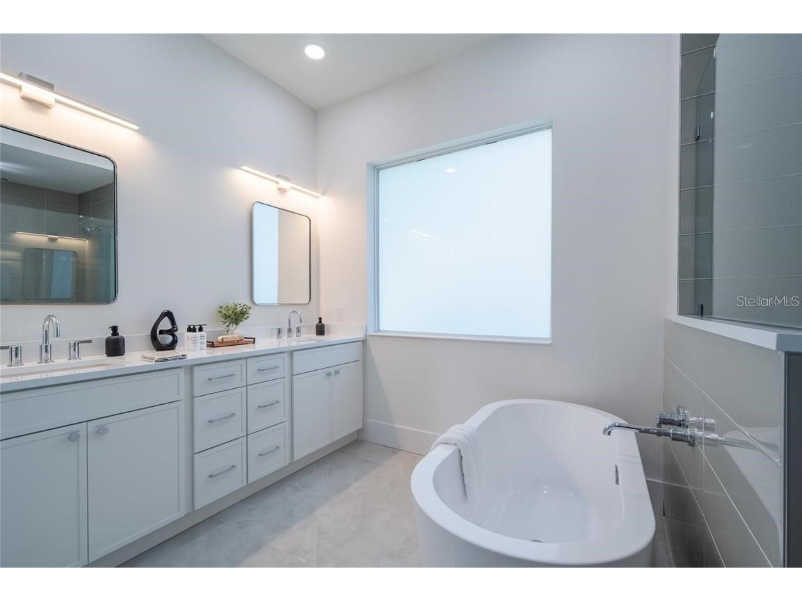 2430 Floyd Street Sarasota FL 34239 A4672666 image28