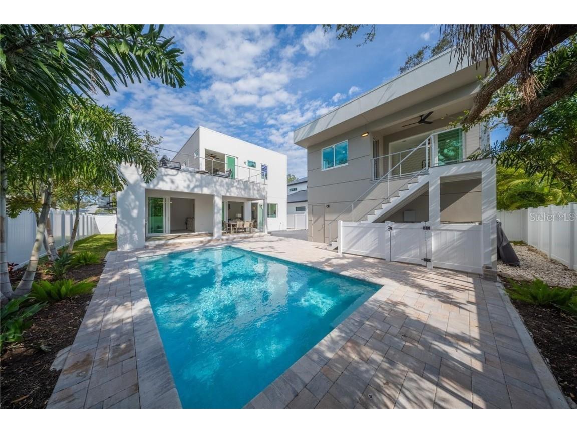 2430 Floyd Street Sarasota FL 34239 A4672666 image3