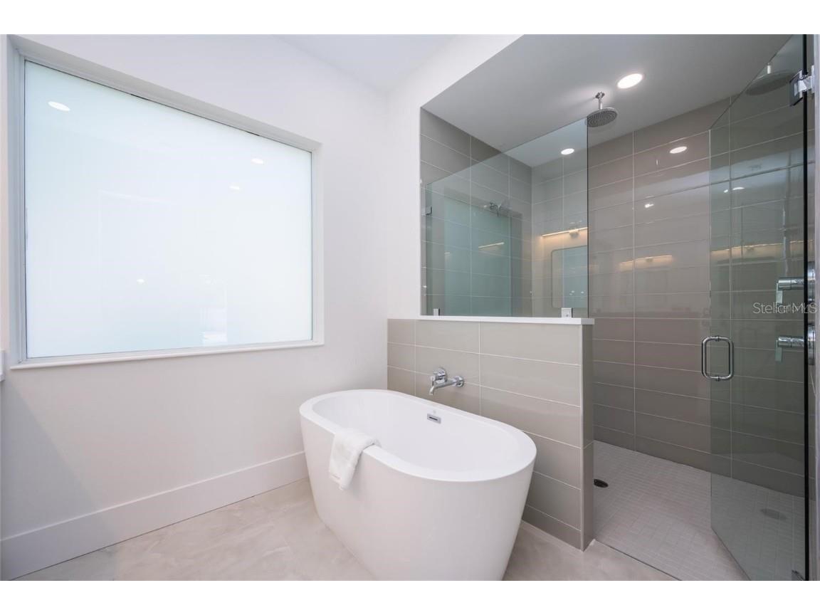 2430 Floyd Street Sarasota FL 34239 A4672666 image30