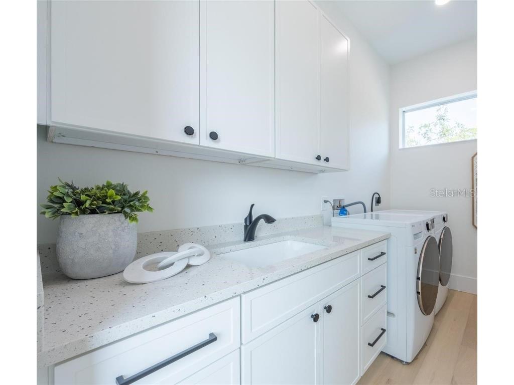 2430 Floyd Street Sarasota FL 34239 A4672666 image39