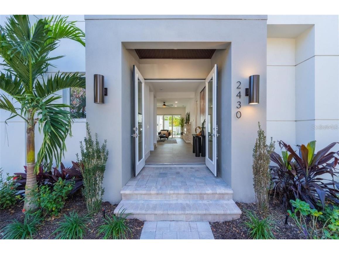 2430 Floyd Street Sarasota FL 34239 A4672666 image4