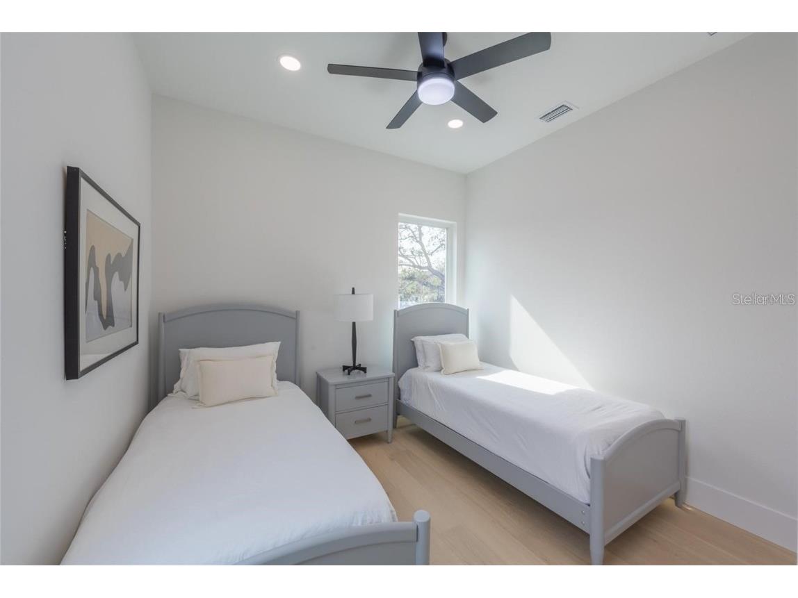 2430 Floyd Street Sarasota FL 34239 A4672666 image42