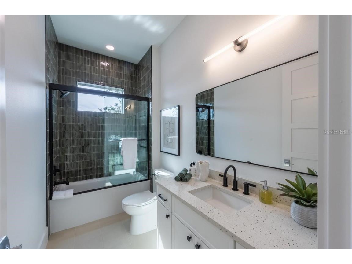 2430 Floyd Street Sarasota FL 34239 A4672666 image44