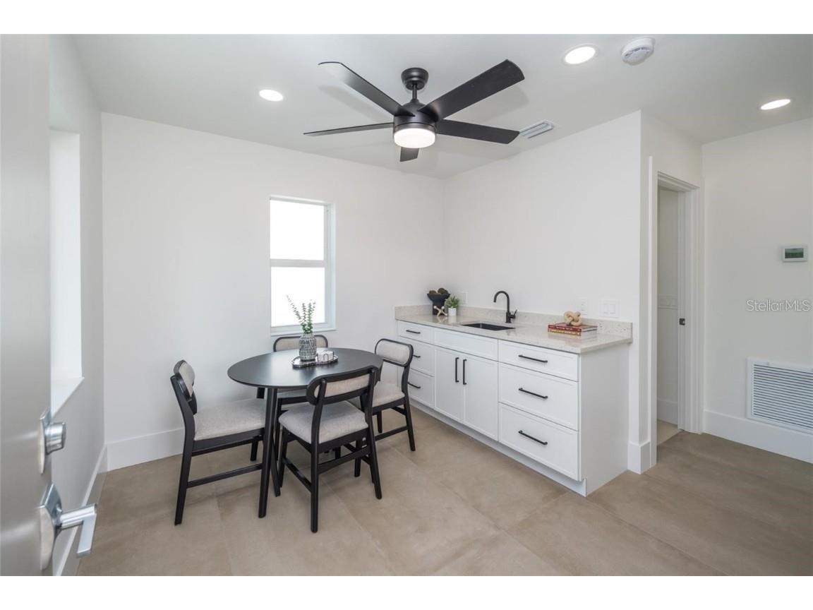 2430 Floyd Street Sarasota FL 34239 A4672666 image70