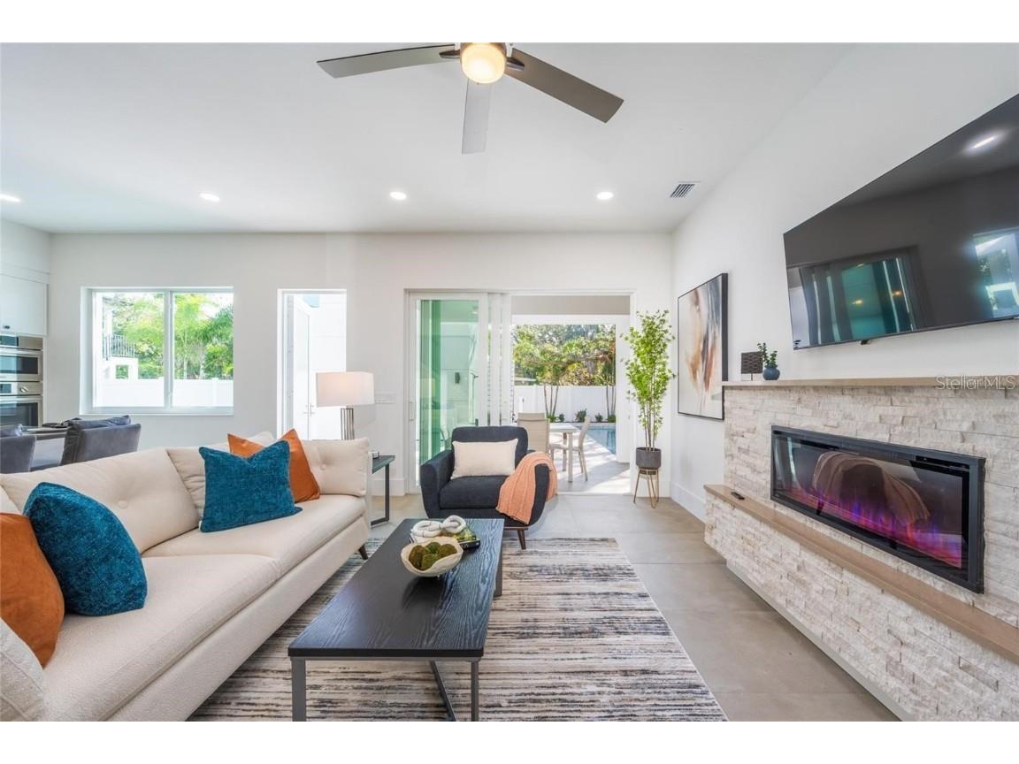 2430 Floyd Street Sarasota FL 34239 A4672666 image8