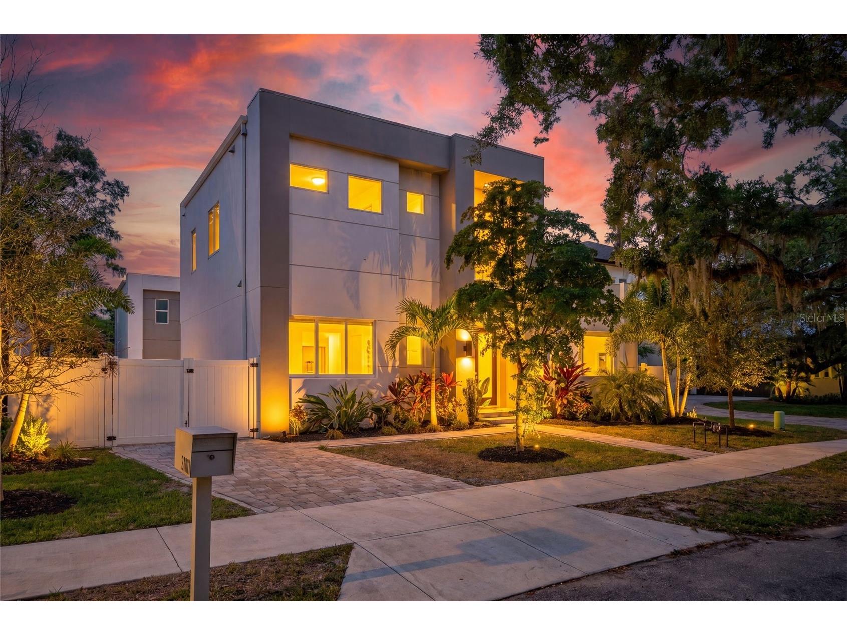 2430 Floyd Street Sarasota FL 34239 A4697497 image1