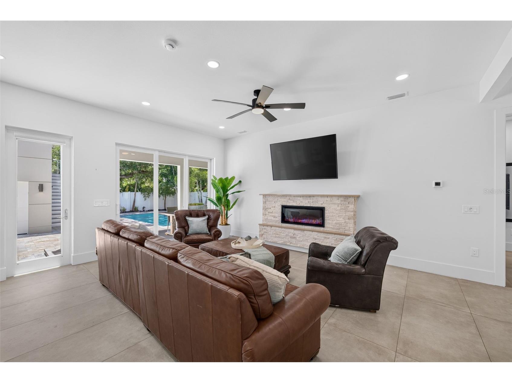 2430 Floyd Street Sarasota FL 34239 A4697497 image10