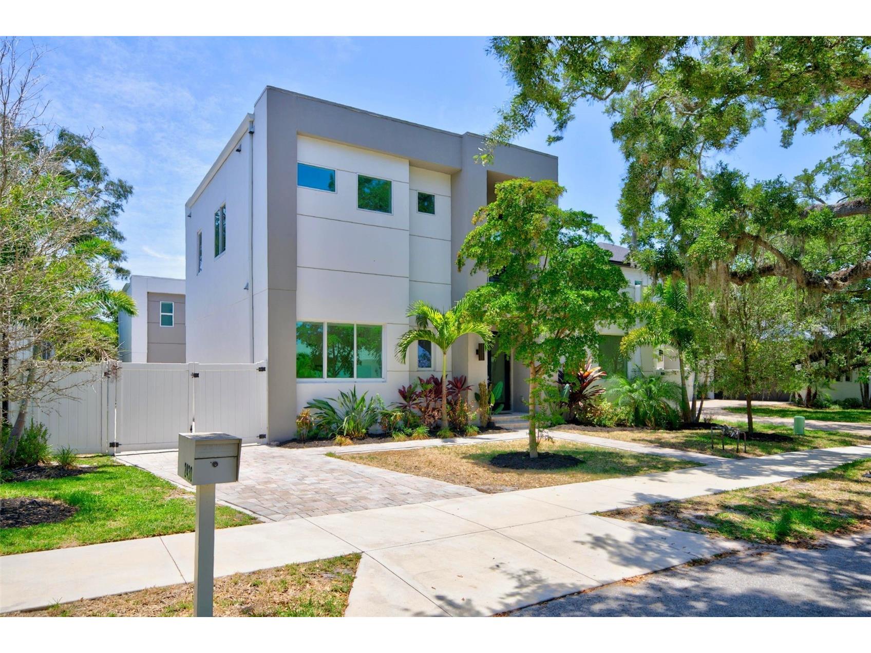 2430 Floyd Street Sarasota FL 34239 A4697497 image2