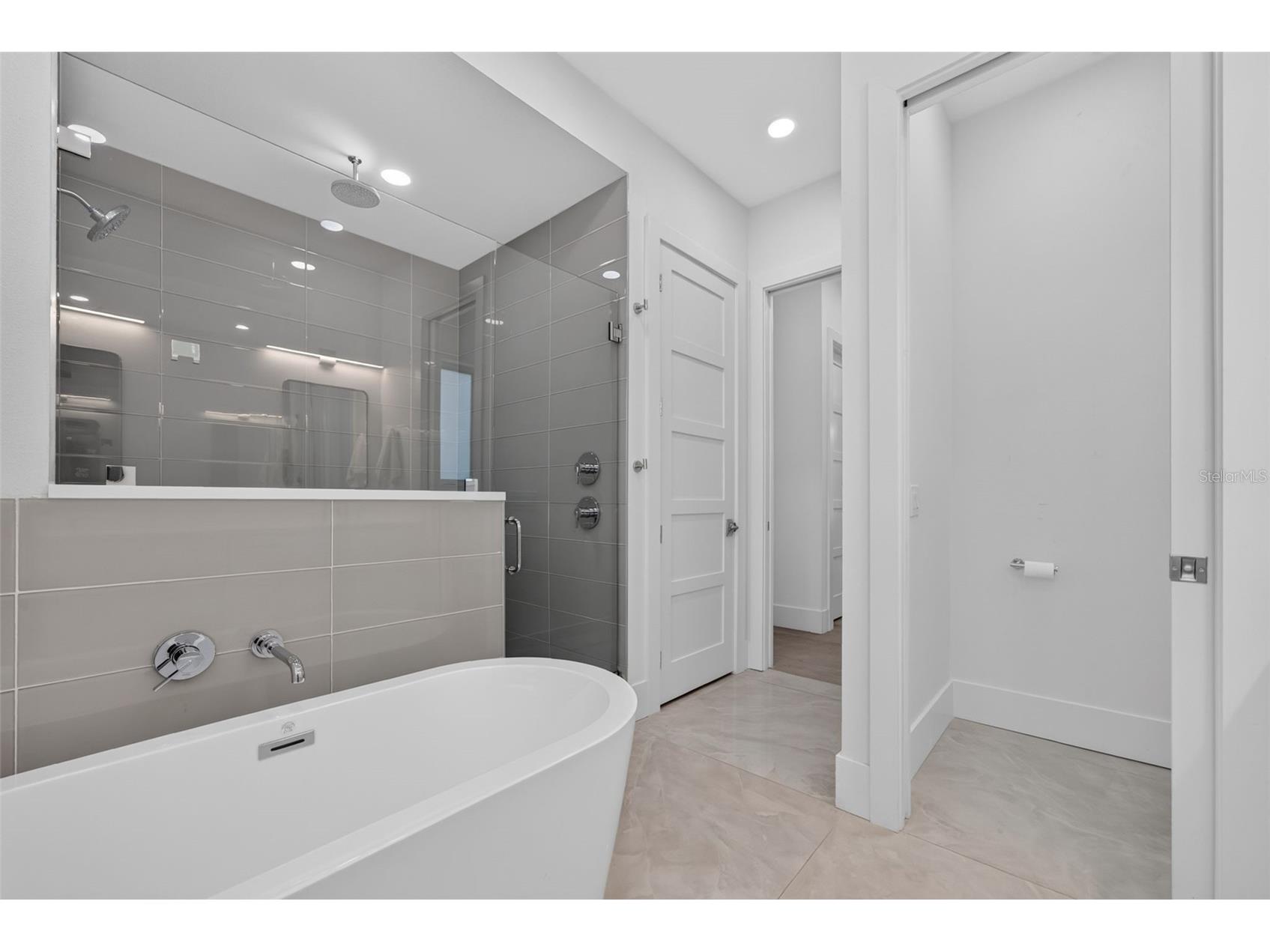 2430 Floyd Street Sarasota FL 34239 A4697497 image25