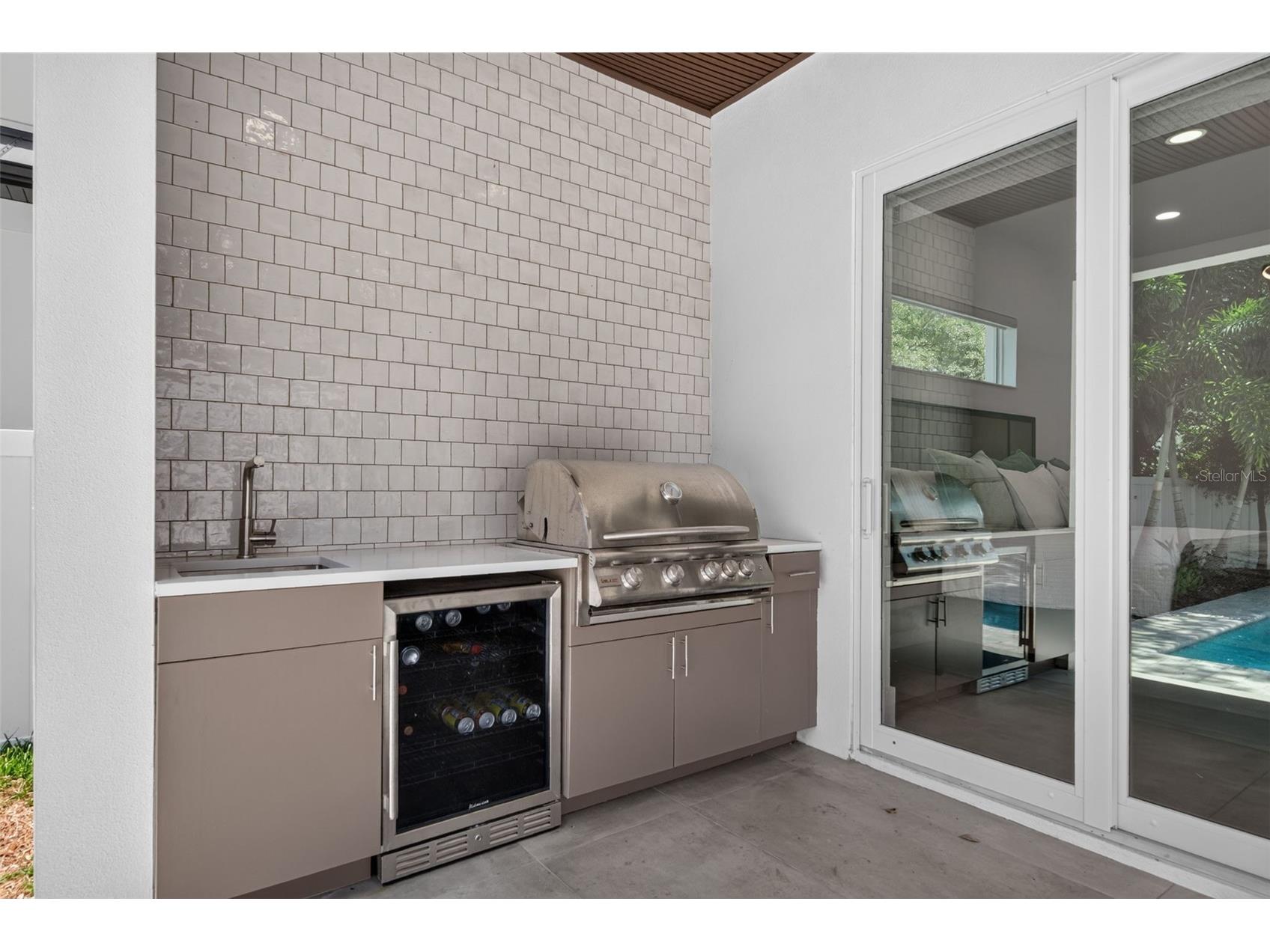 2430 Floyd Street Sarasota FL 34239 A4697497 image30