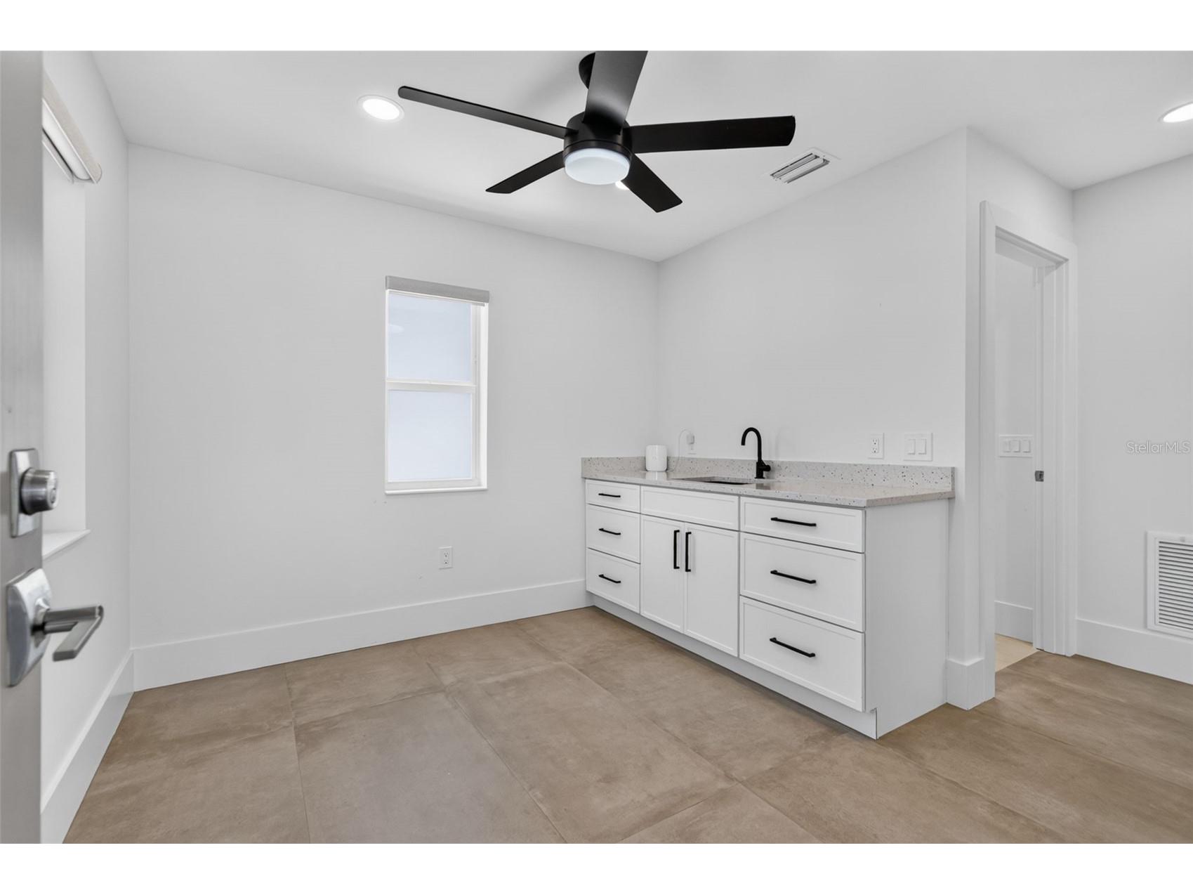 2430 Floyd Street Sarasota FL 34239 A4697497 image63