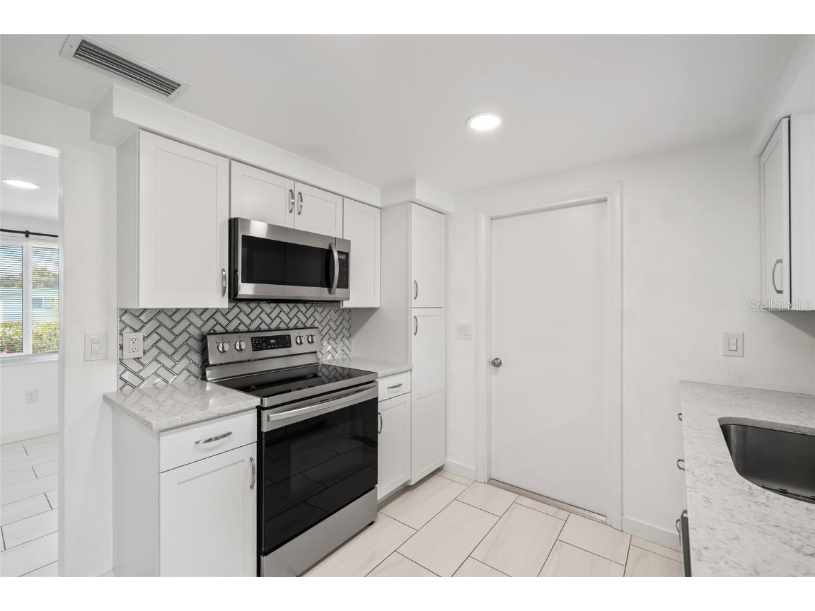 2430 Post Road Sarasota FL 34231 A4672621 image20