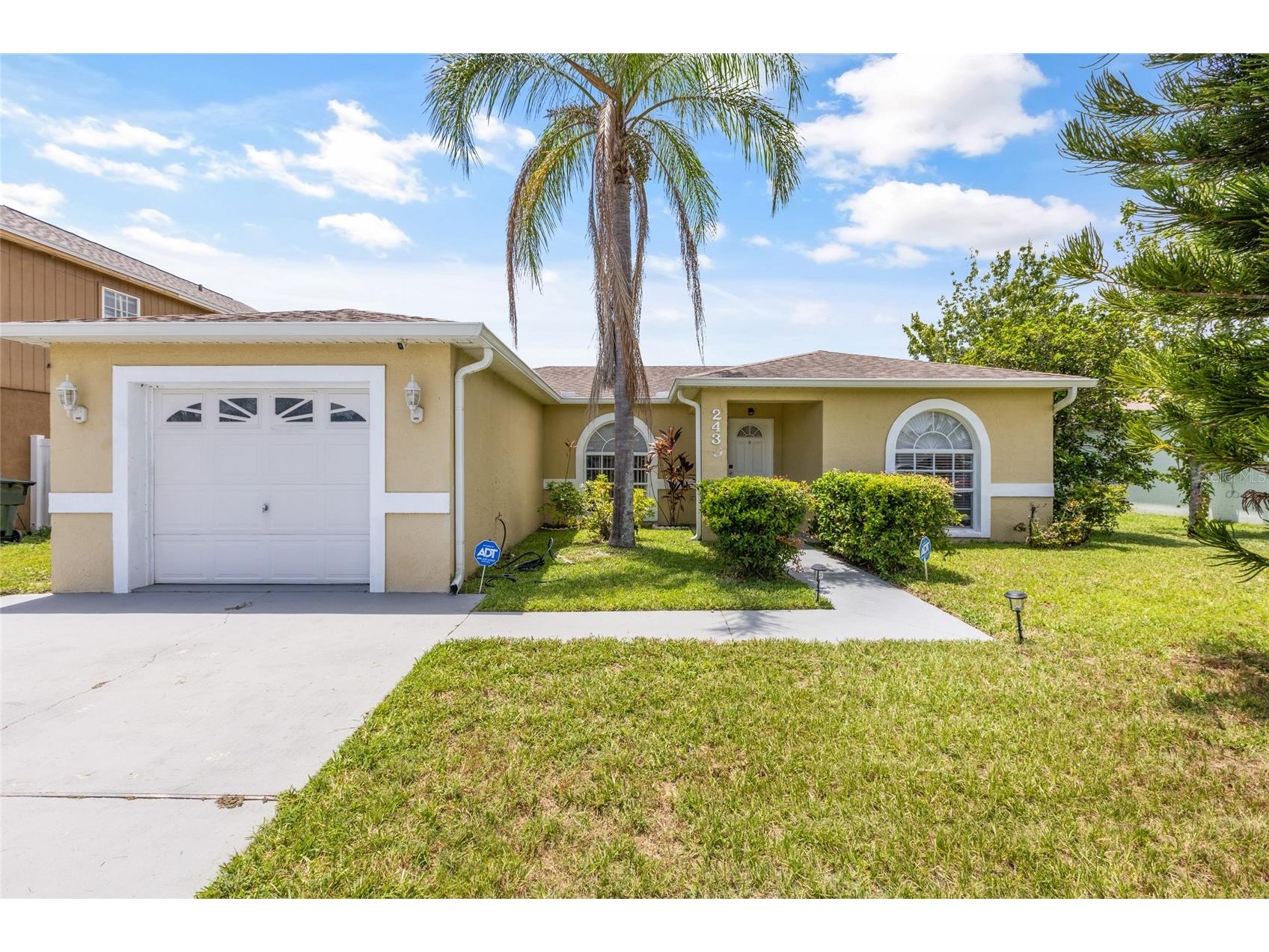 2430 Quail Run Boulevard Kissimmee FL 34744 V4948022 image1
