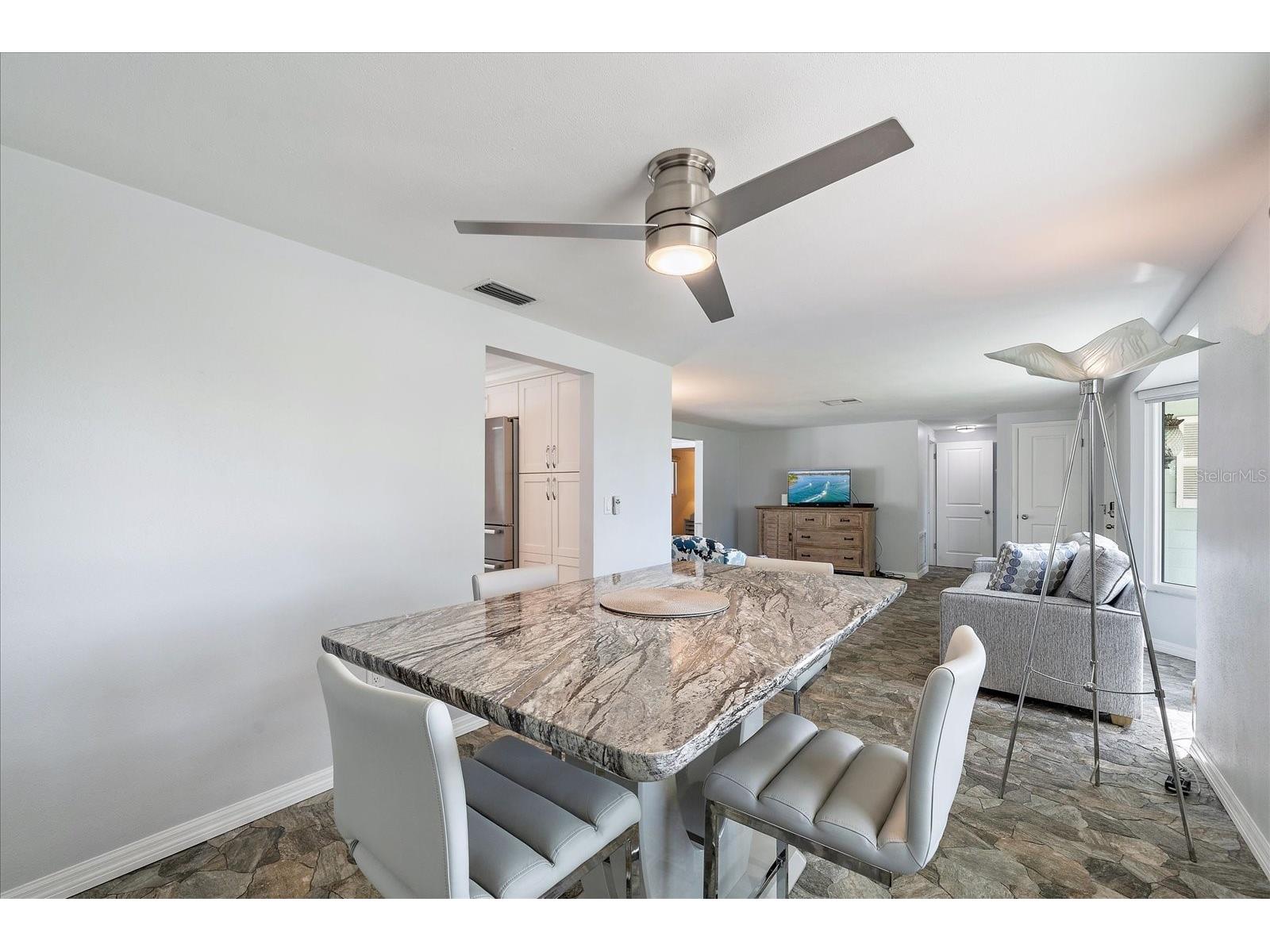 2431 Bispham Road Sarasota FL 34231 A4687726 image8