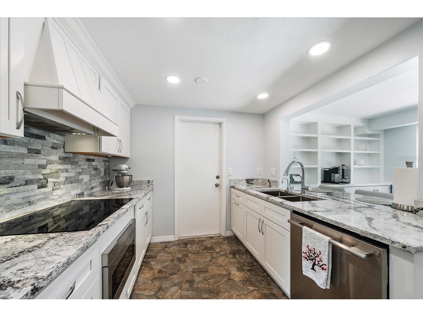 2431 Bispham Road Sarasota FL 34231 A4687726 image9