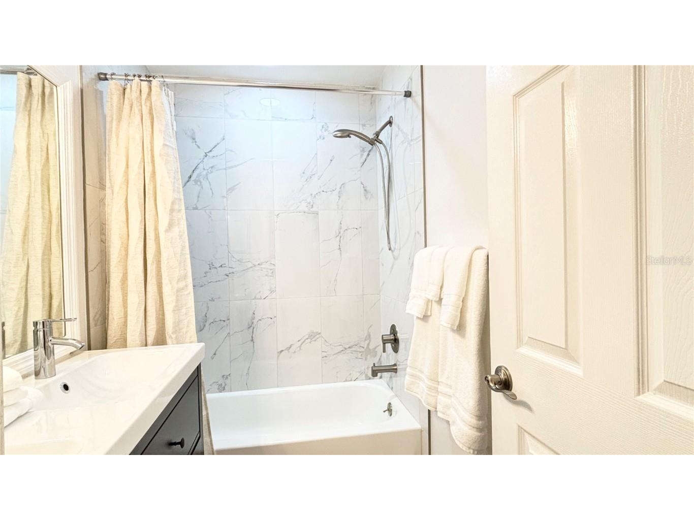 2431 Loma Linda Street Sarasota FL 34239 A4624205 image15