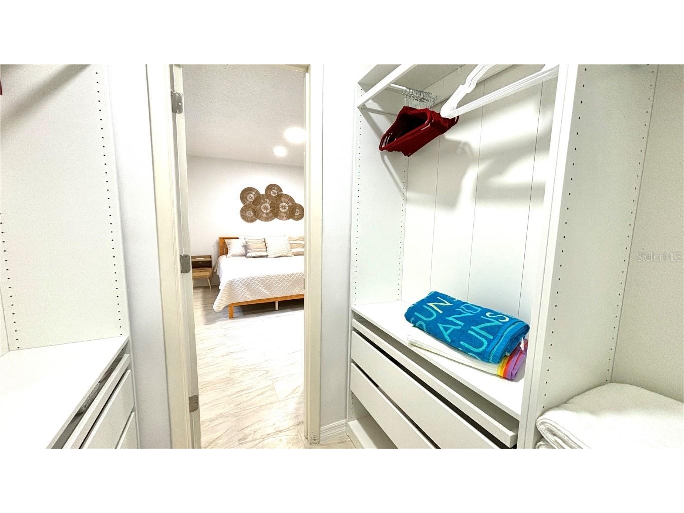 2431 Loma Linda Street Sarasota FL 34239 A4624205 image25