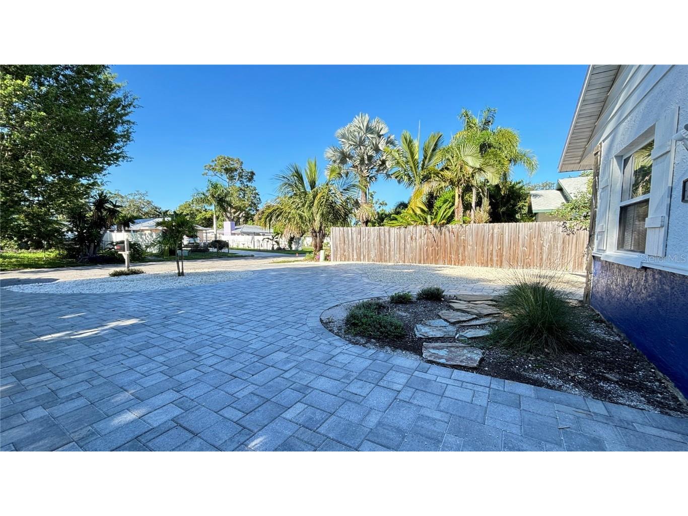 2431 Loma Linda Street Sarasota FL 34239 A4624205 image4