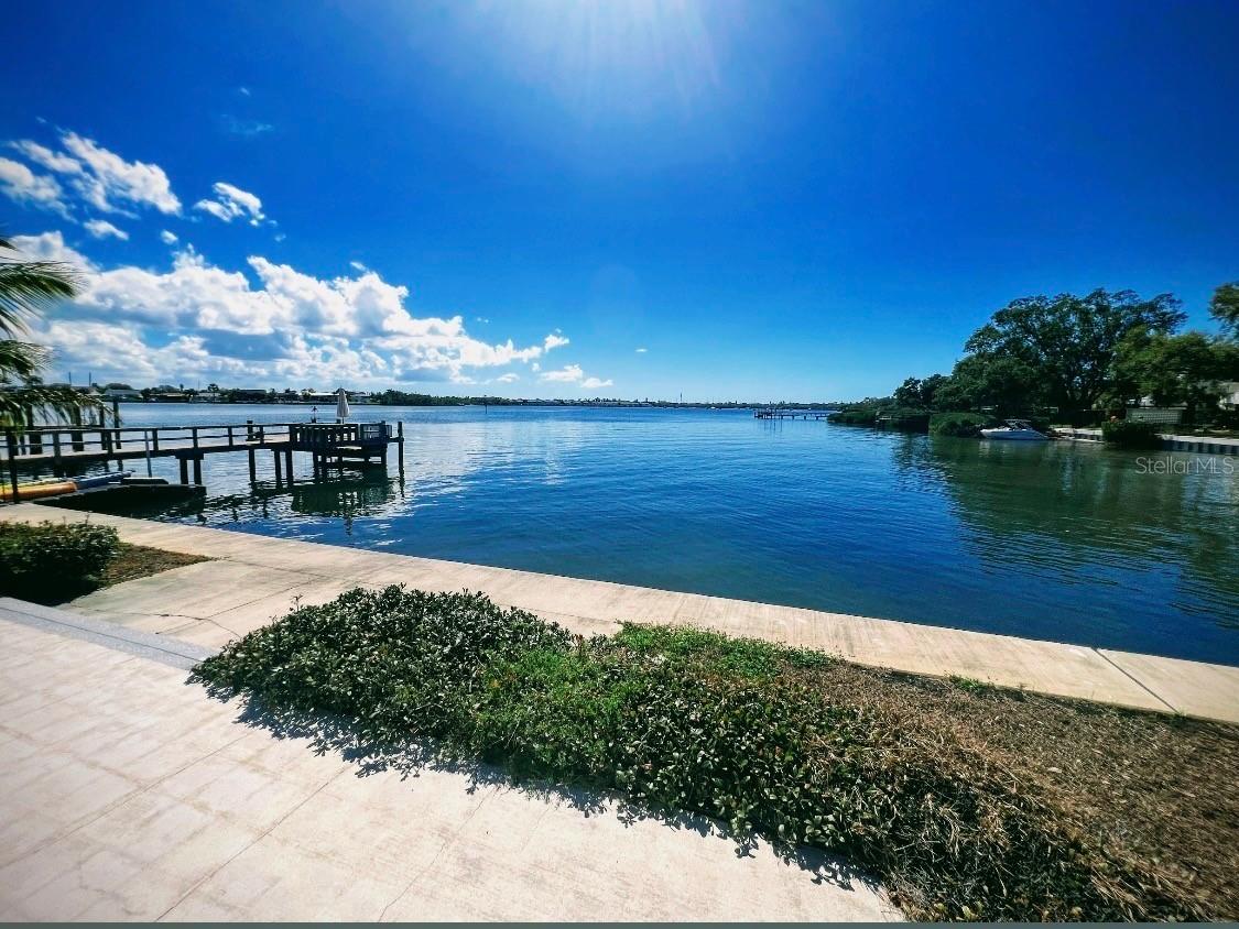 2431 Sunrise Drive SE Saint Petersburg FL 33705 - TAMPA BAY TB8486750 image1