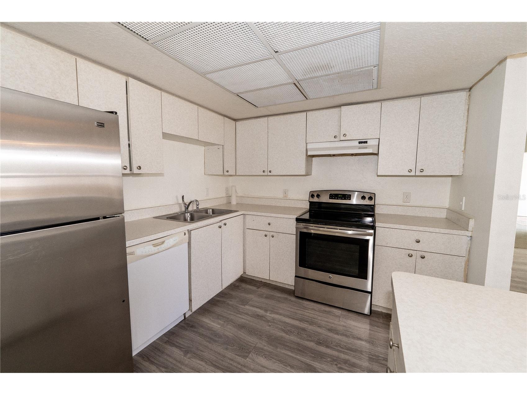 2433 Twin Drive #5 Sarasota FL 34234 A4693047 image11