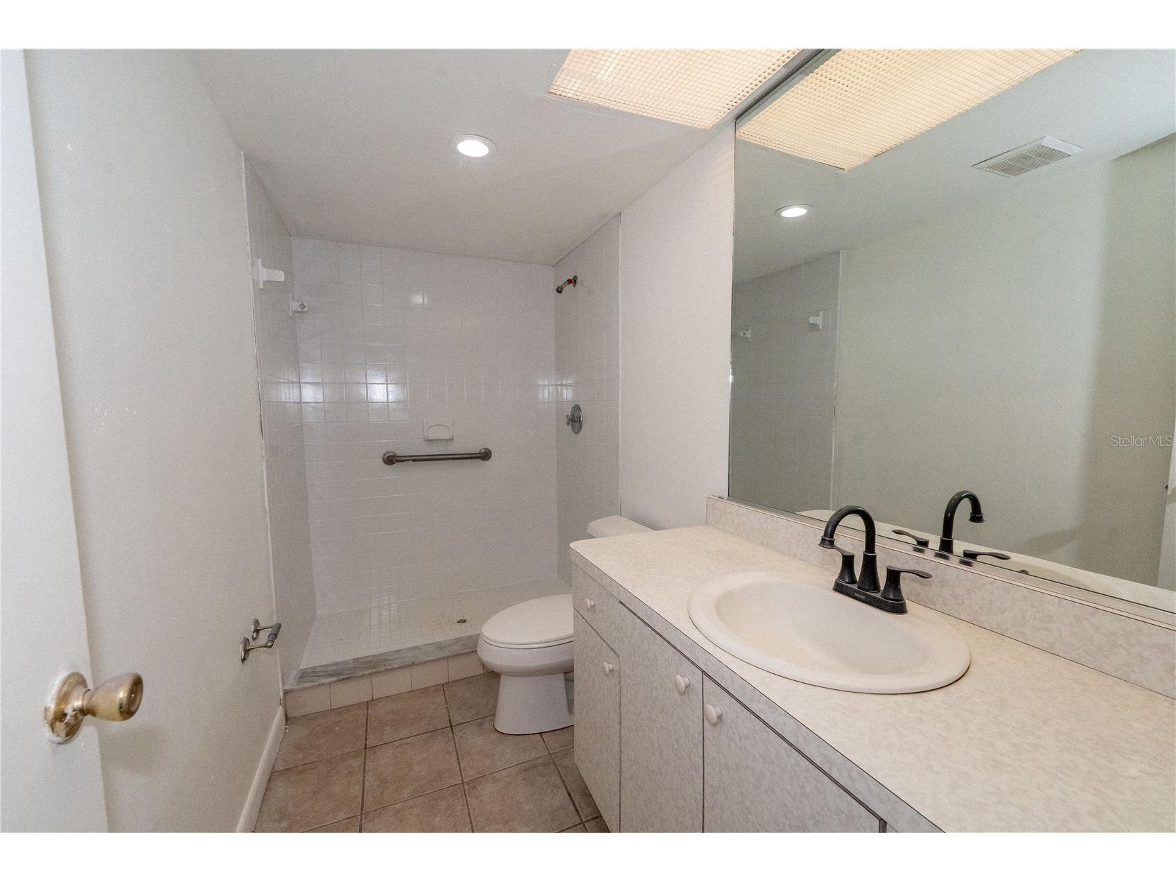 2433 Twin Drive #5 Sarasota FL 34234 A4693047 image14