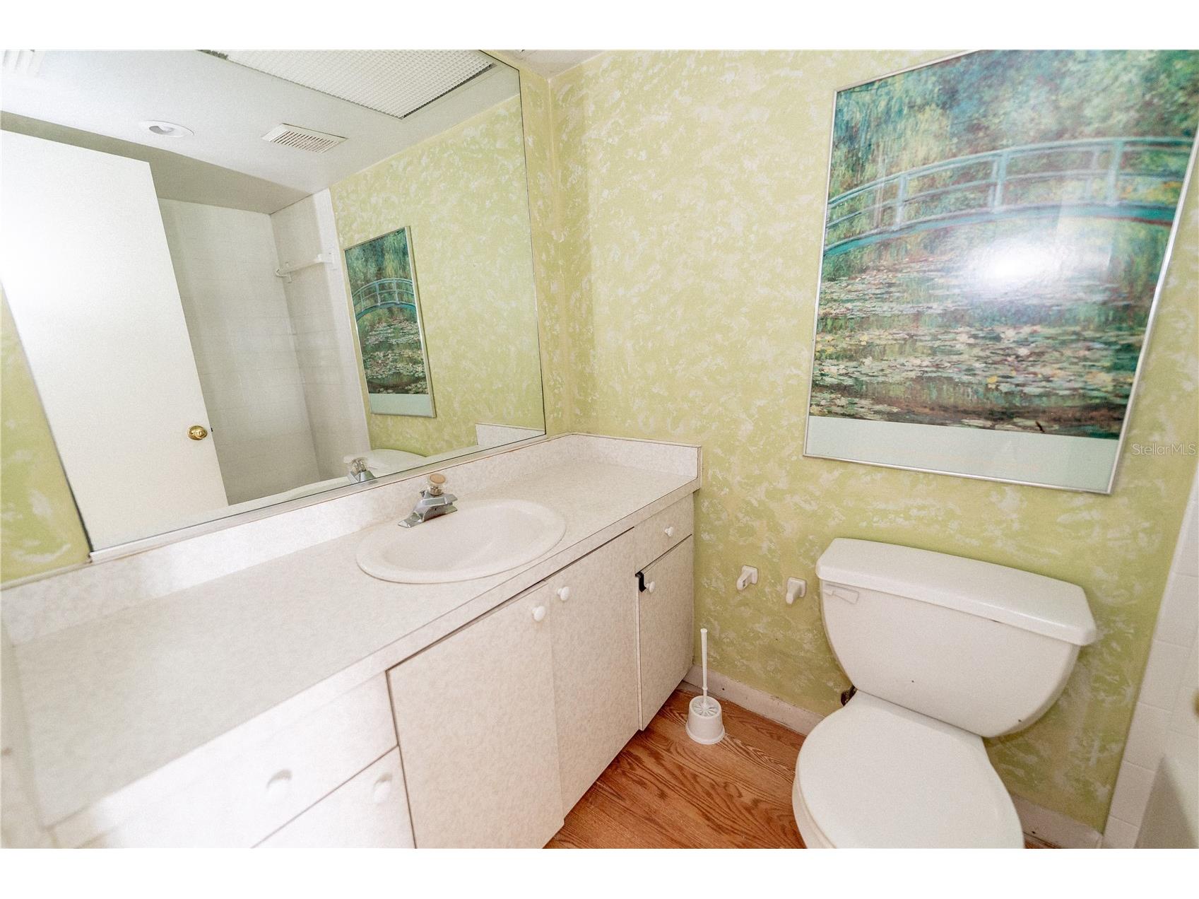 2433 Twin Drive #5 Sarasota FL 34234 A4693047 image16