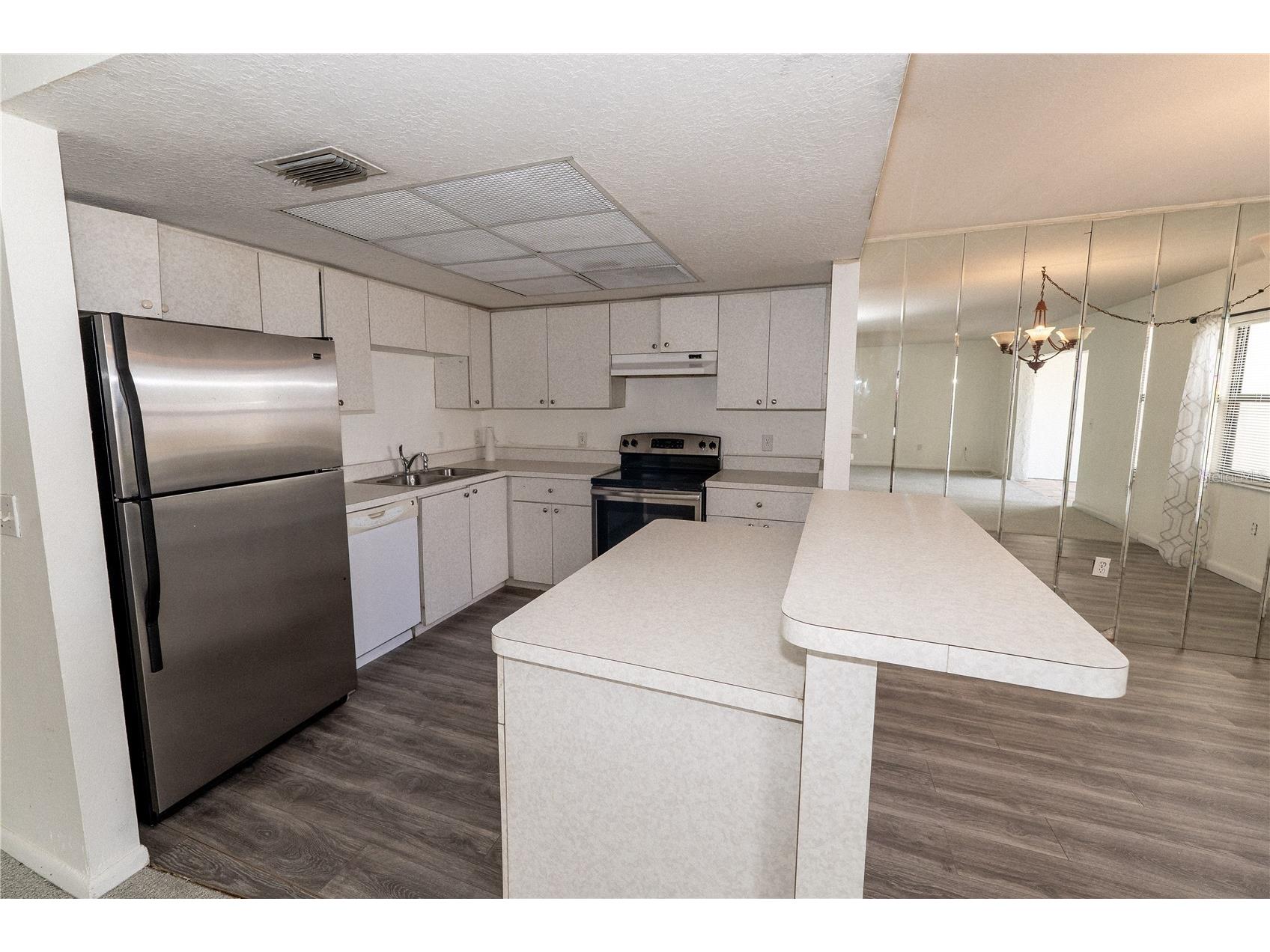2433 Twin Drive #5 Sarasota FL 34234 A4693047 image9