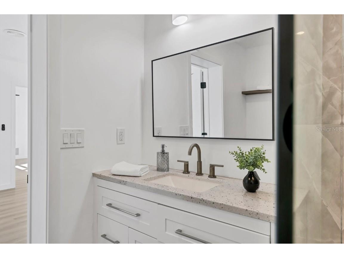 2435 Eugene Street Sarasota FL 34231 A4676302 image16