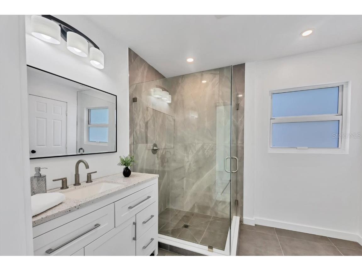 2435 Eugene Street Sarasota FL 34231 A4676302 image17