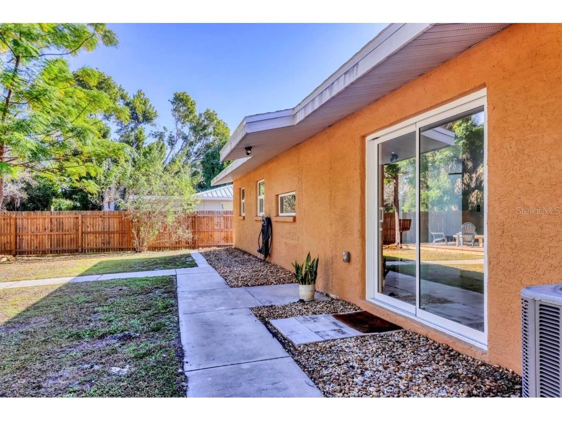 2435 Eugene Street Sarasota FL 34231 A4676302 image27