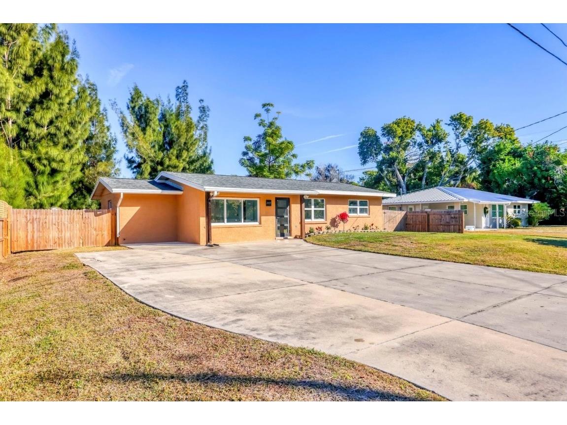 2435 Eugene Street Sarasota FL 34231 A4676302 image3