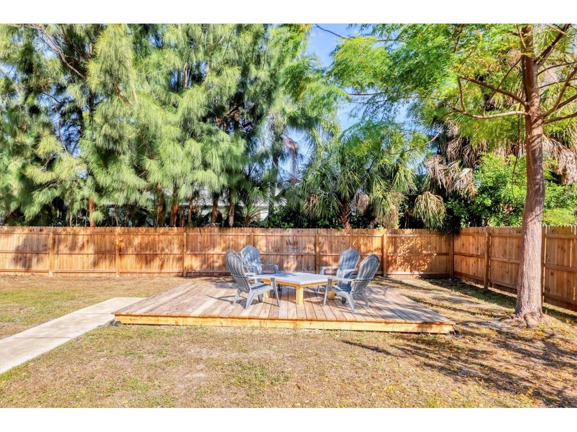 2435 Eugene Street Sarasota FL 34231 A4676302 image32