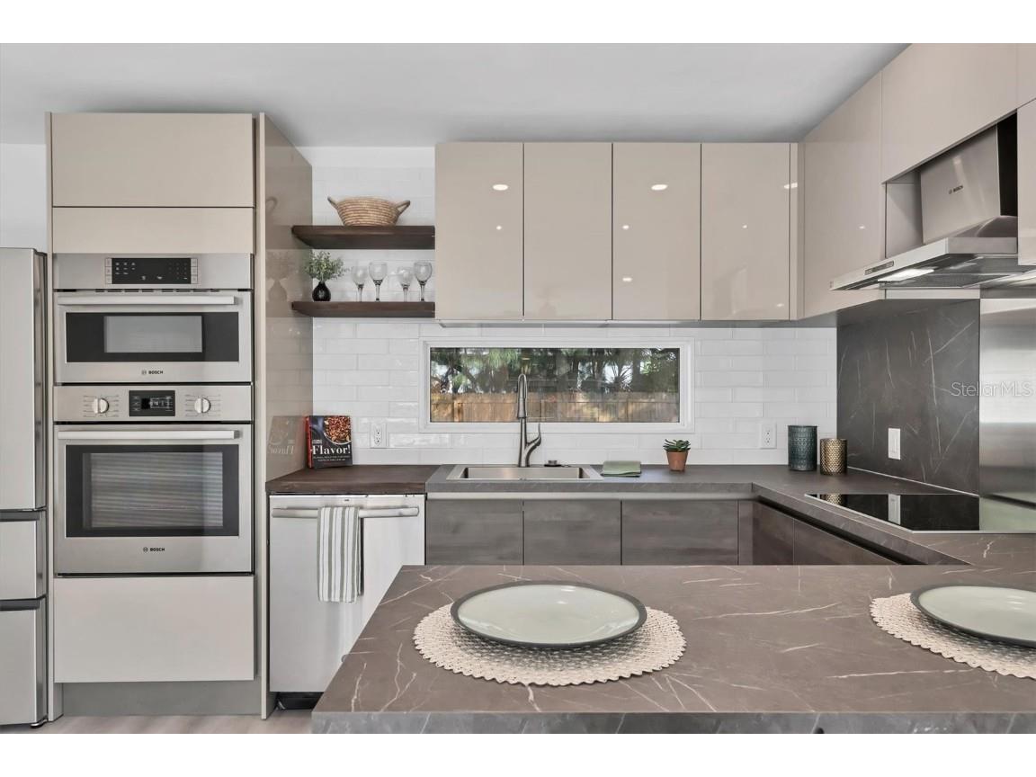 2435 Eugene Street Sarasota FL 34231 A4676302 image4