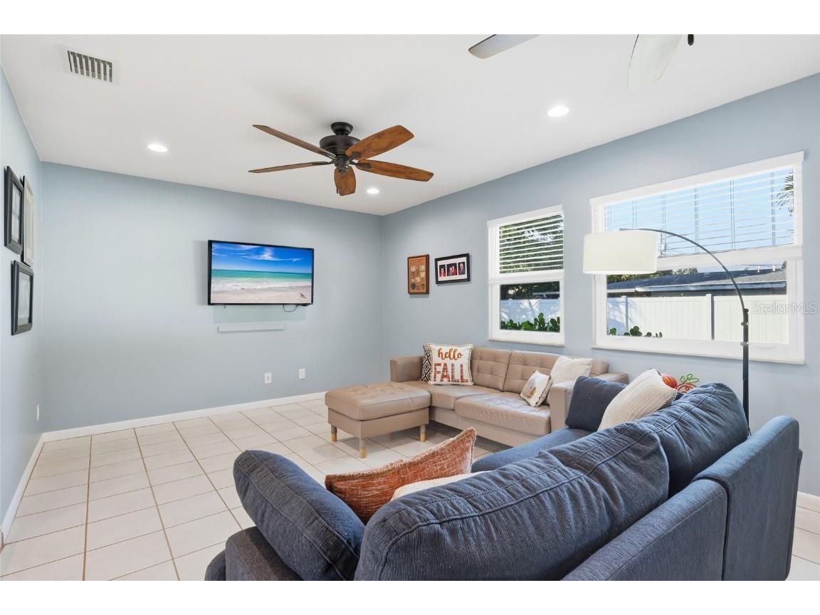 2437 Clematis Street Sarasota FL 34239 A4671676 image9