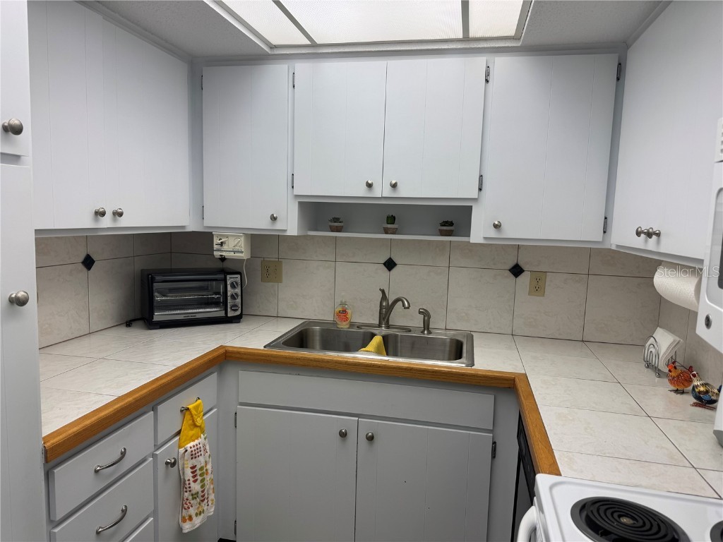 2437 Harbor Boulevard #106 Port Charlotte FL 33952 C7510469 image5