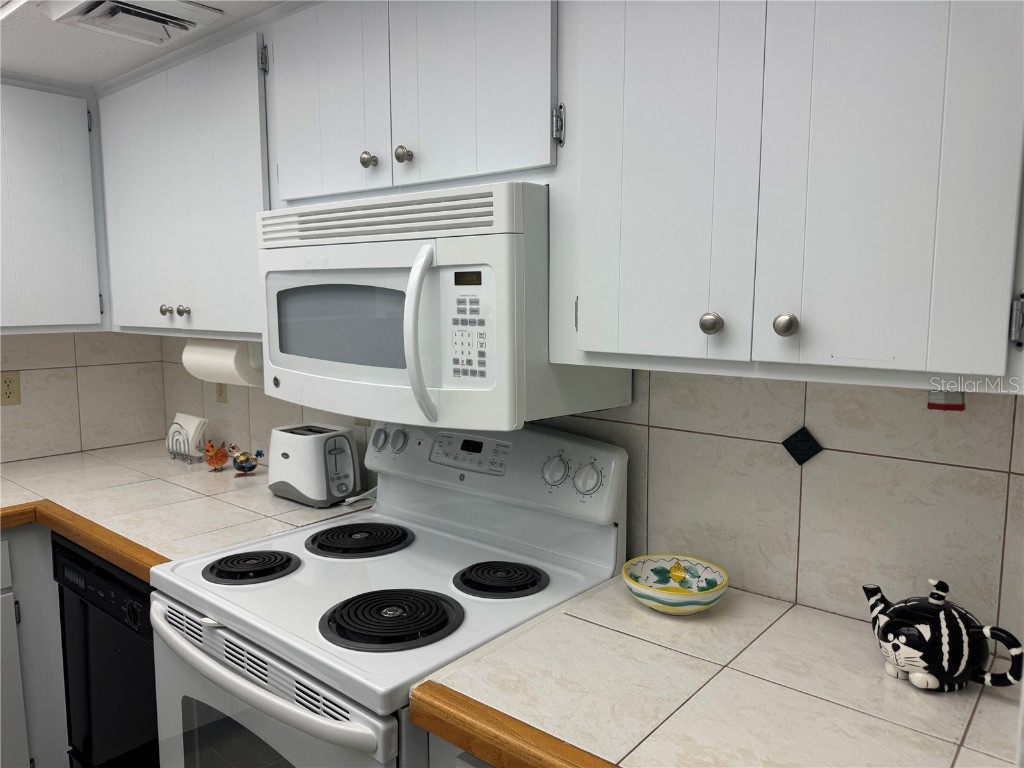 2437 Harbor Boulevard #106 Port Charlotte FL 33952 C7510469 image6