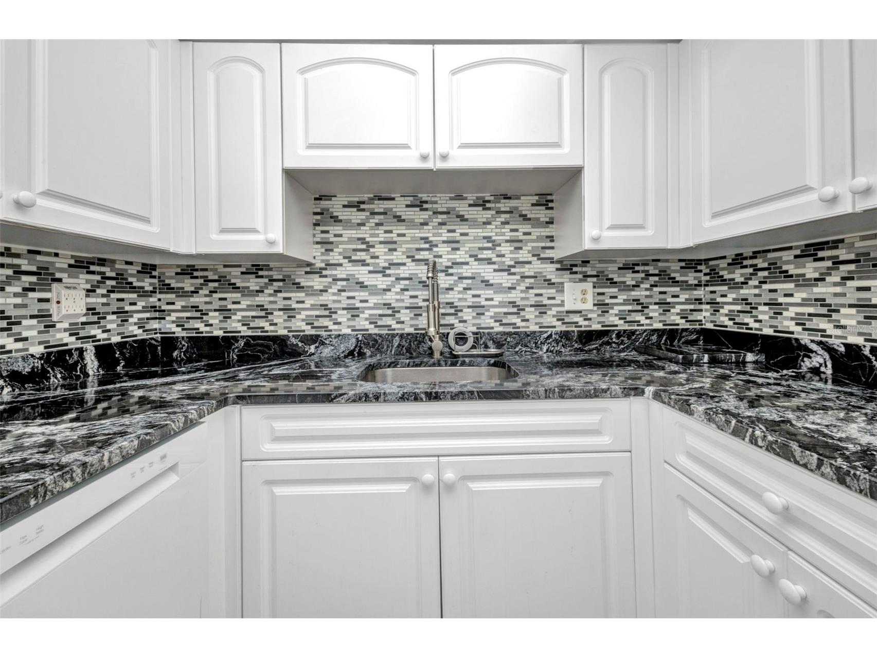 2437 Harbor Boulevard #114 Port Charlotte FL 33952 C7523530 image18