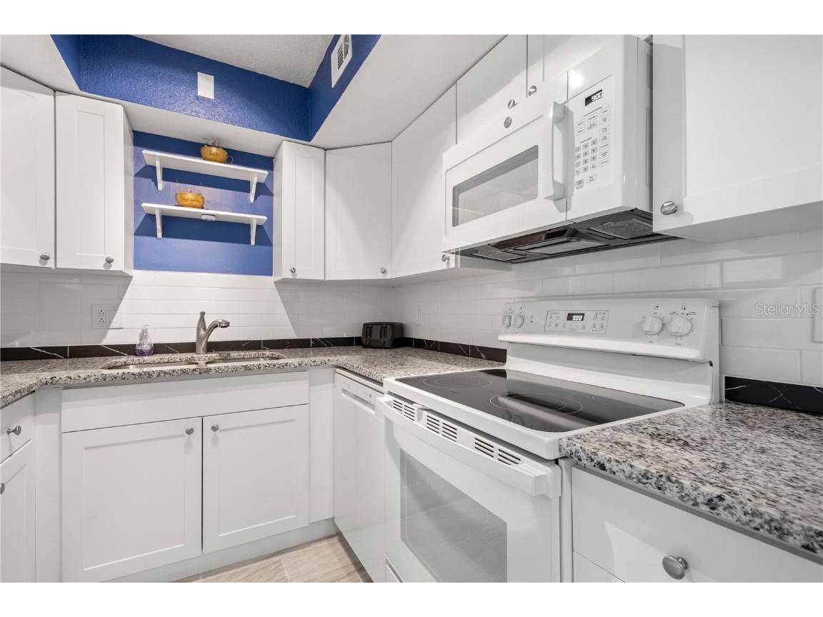 2437 Harbor Boulevard #210 Port Charlotte FL 33952 C7513839 image9