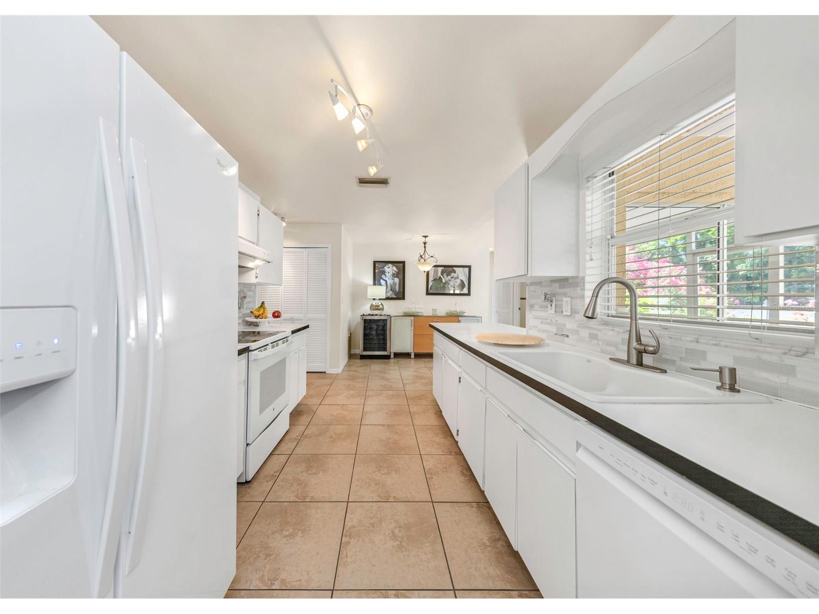 2437 Hawk Avenue Palm Harbor FL 34683 W7886760 image6