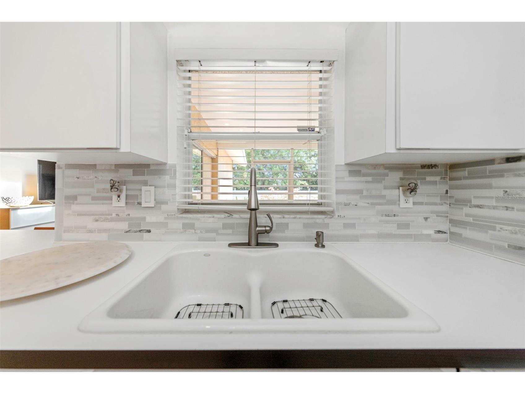2437 Hawk Avenue Palm Harbor FL 34683 W7886760 image9